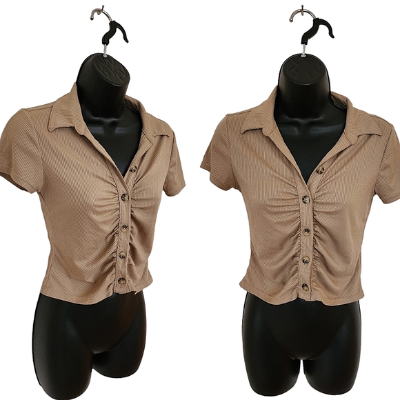 No Boundaries Tops - 💎No Boundaries Beige Tan Button Up Short Sleeve Top💎